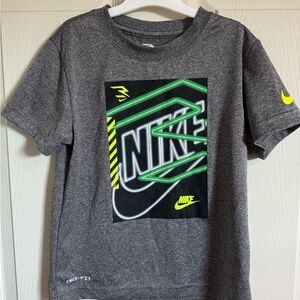 Nike Dri- Fit 5-6 years Gray and Green Short Sleeve Tee